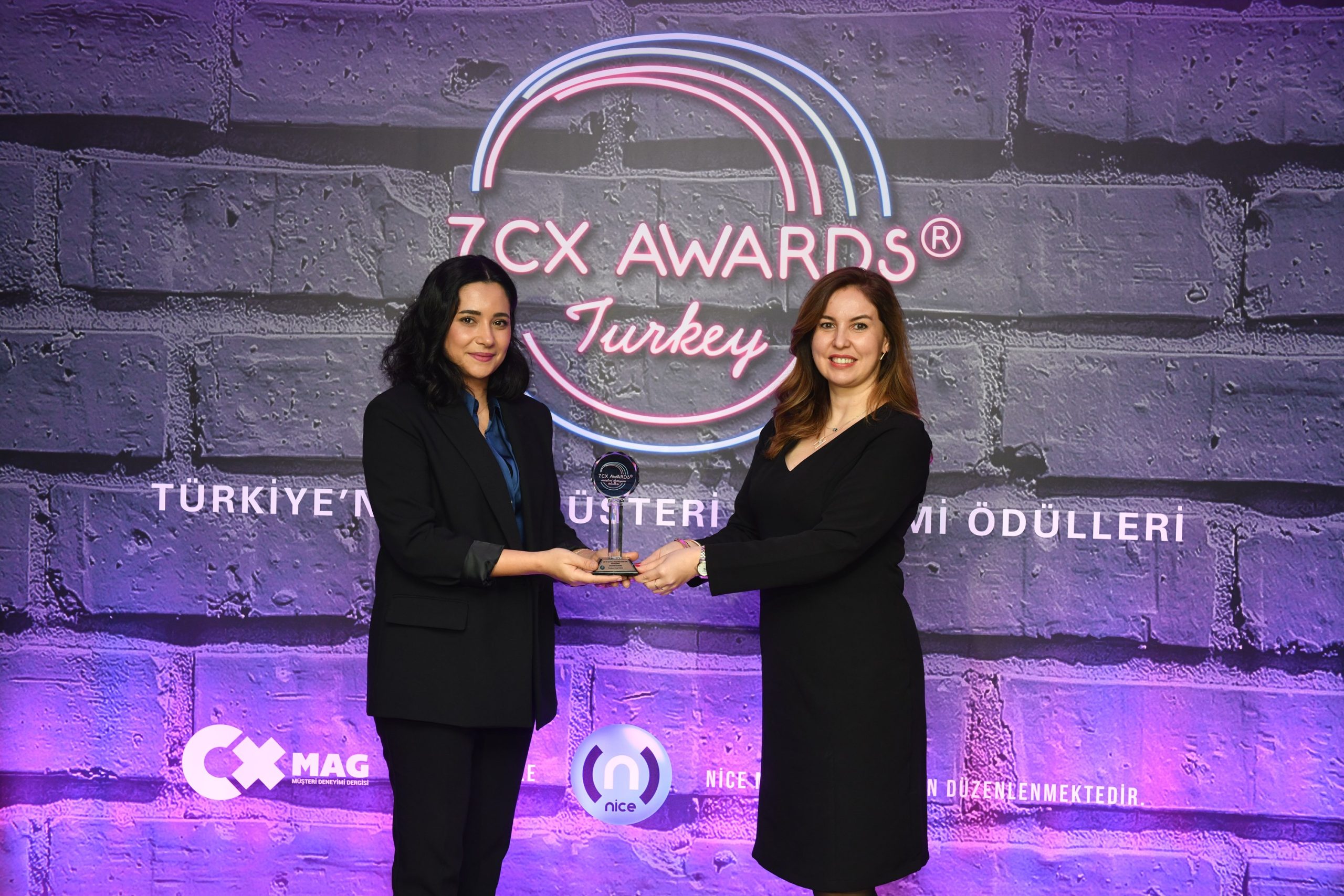 Anadolu Isuzu’ya CX AWARDS TURKEY 2024 “En İyi Dijital Müşteri Deneyimi” Ödülü