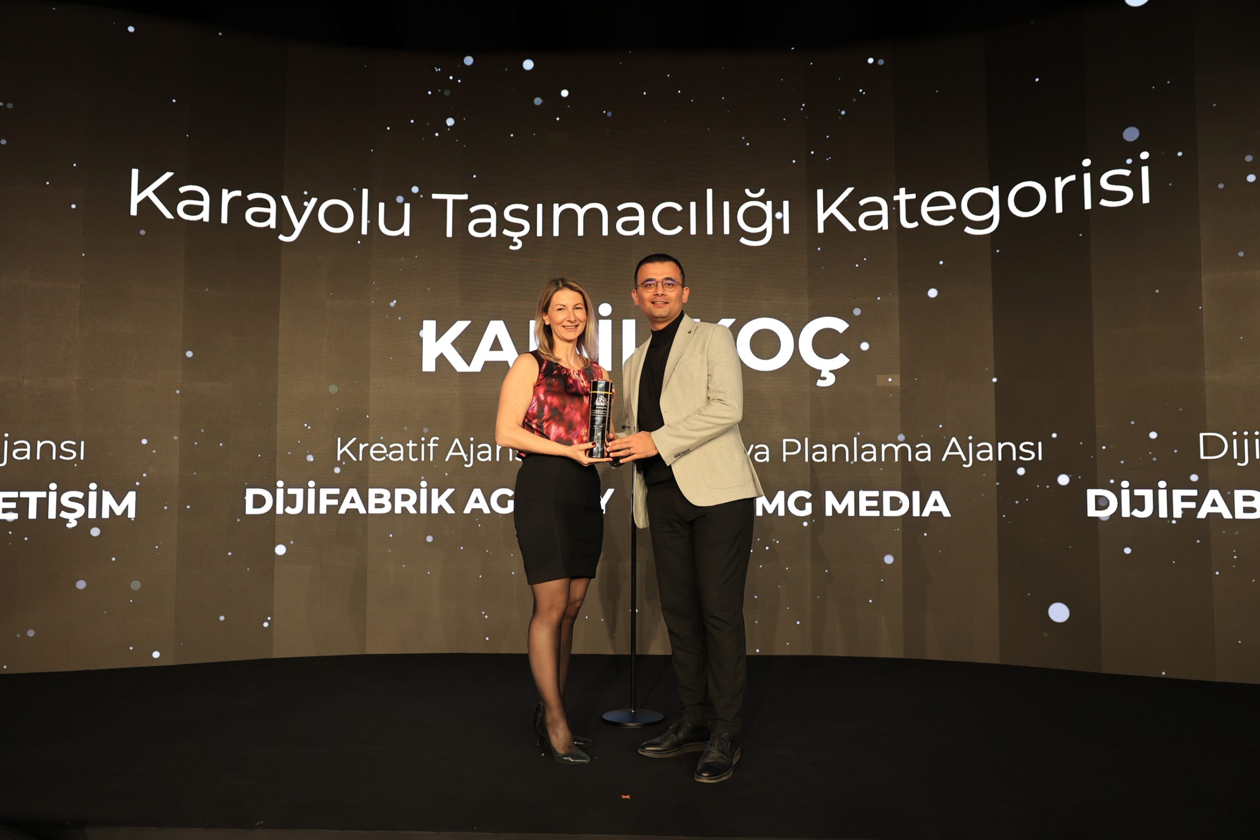 SEYAHATIN KÖKLÜ VE ÖNCÜ MARKASINDAN DÖRT DÖRTLÜK BAŞARI: Kâmil Koç, The ONE Awards’ta üst üste dördüncü kez ‘Yılın İtibarlısı’ seçildi